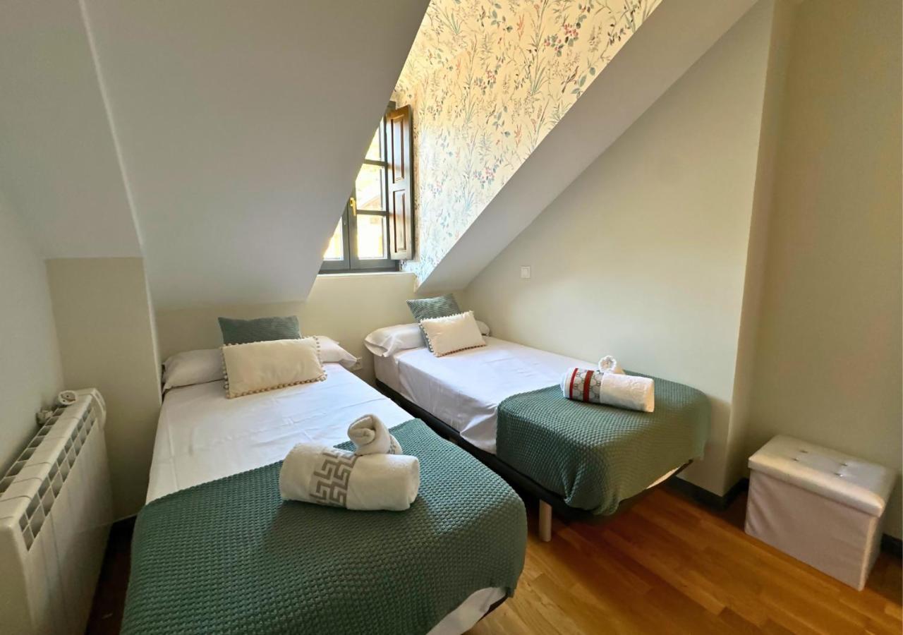 Caldares Exclusivo Atico En El Pueyo De Jaca Apartment Panticosa Bagian luar foto