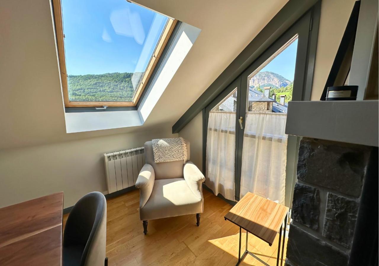 Caldares Exclusivo Atico En El Pueyo De Jaca Apartment Panticosa Bagian luar foto