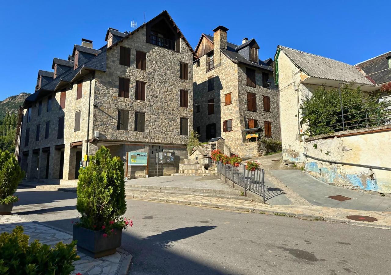 Caldares Exclusivo Atico En El Pueyo De Jaca Apartment Panticosa Bagian luar foto